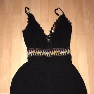 Medium criss cross neck, colorful detail dress.